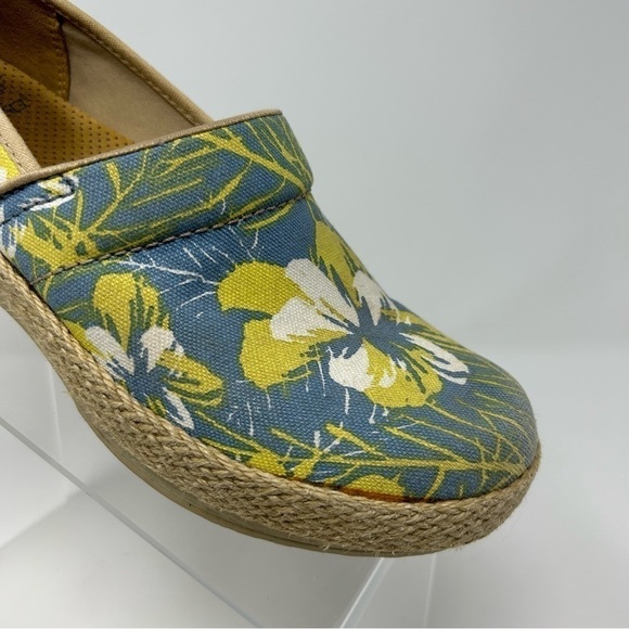 Dansko Blue and Yellow Hawaiian Floral Canvas Fabric Clogs Size 37 - Picture 2 of 15